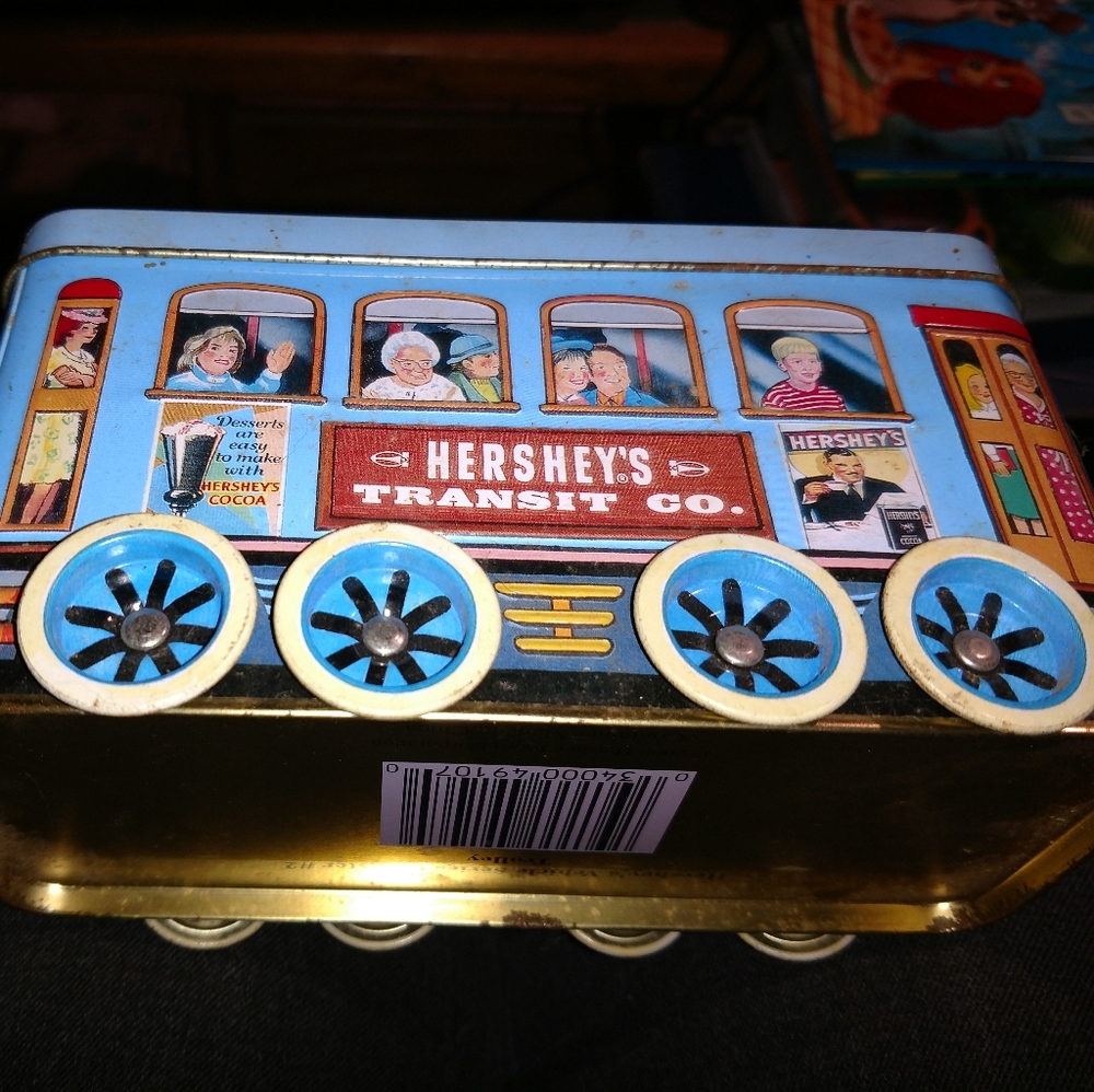 Hershey's tin can